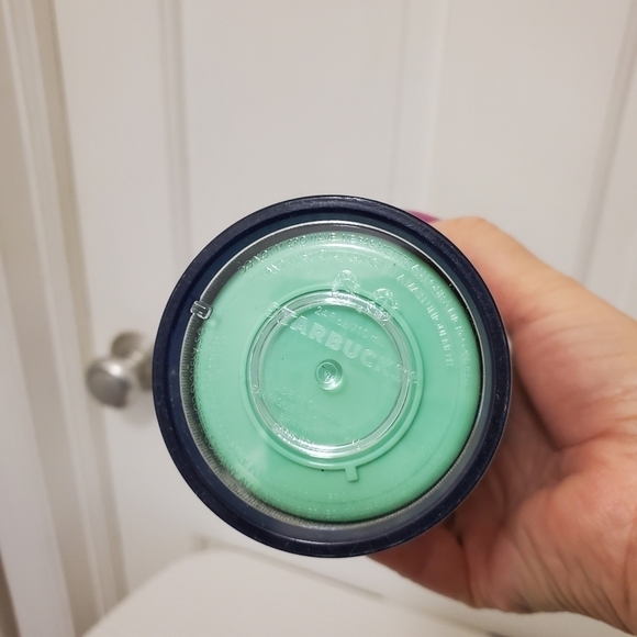 Starbucks Holiday Glitter Introduced in 2020 24 oz. TALL TUMBLER W/Screw on Lid - Picture 4 of 12
